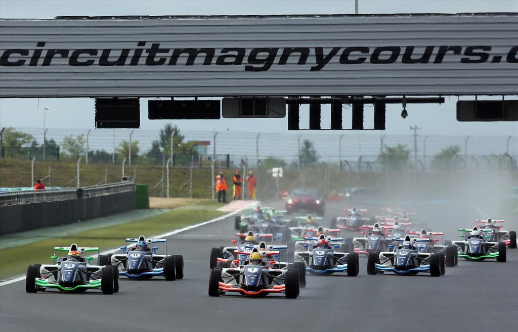 Hotel Le Paddock Magny-Cours Exterior foto